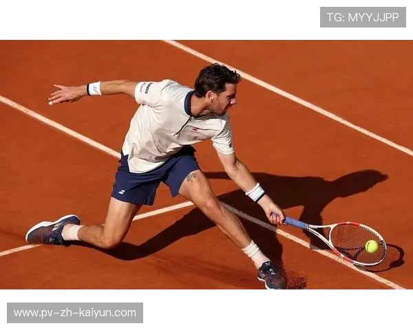 德约跑动击球精准到位 德约跑动击球精准到位